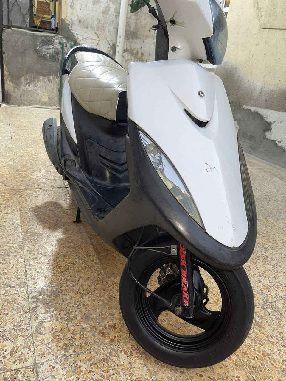 السلام عليكم دراجه ماكس عدله. مامفتوحه الدراجه حاويه أخت الجديده كفاله  مكاني بصره حي الشرطه *********** السعر 900
