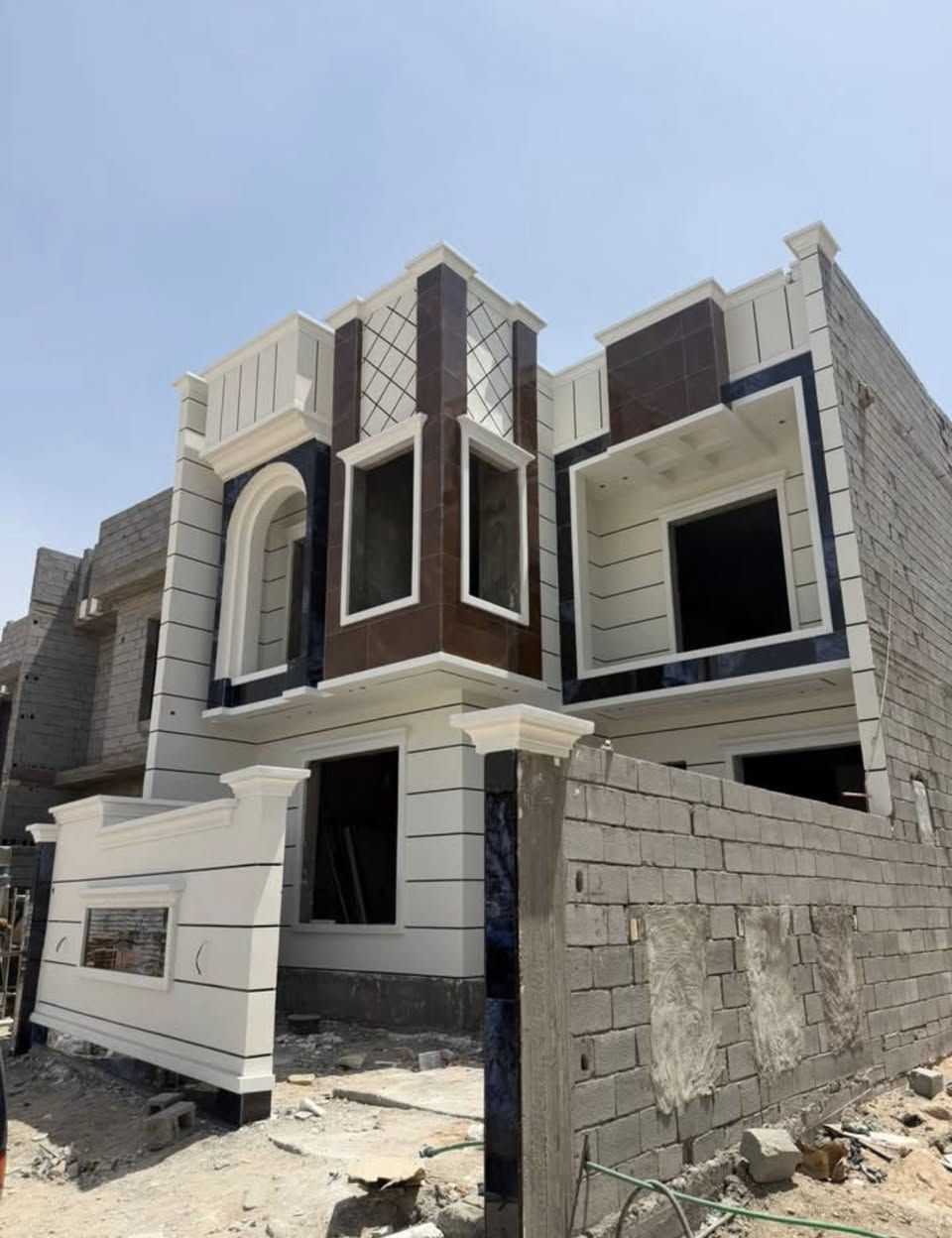 ترقبوا المزيد من اعمالنا لهذا العام 2026🏠🏠
🔹نقدم لكم مجمع سكني(***********)
في مركز البصره له فرعين     {منطقة البهادريه قرب حسينيه الامام علي و قرب حسينة بني ساله} 
🏠🏠🏠يضم مزدوج من المنازل الفخمه بقمة الجاذبيه والجمال مزوده باجمل الحدائق   هي بداية أسلوب حياة جديدة تنبض بالرقي والانسيابيه  ترتقي بمعنى السكن الحديث والمريح ويخليك قريب من كلشي تحتاجه 
منازل صممت بدقه جذابه تعكس صوره جميله  تبدأ من هنا راحه البال 
📌#تفاصيل محتويات كل دار في هذا المجمع هي :
🕦منازل تسليم مفتاح قيد الانشاءتسلم للزبون بالوقت المحدد له  🔑
#مساحته كل منزل 200م
📦#نوع البناء بلوك 
🔖#السعر سعر كل منزل 215 وقابل للتفاوض مع المشتري ولدينا منازل اخرى باسعار اقل من ذلك وحسب المواصفات 
📉#جنس العقار طابو زراعي باسم صاحب الدار 
🟰الفئه طابقين كل فئة 
📌#العنوان الموقع الأول مركز البصره منطقه البهادريه شارع الامام علي 
📌#والموقع الثاني قرب حسينيه بني ساله تتضم 10دور مجاوره 
📱#للاستفسار عنه تواصل مع صاحبه ع هذا الرقم وبالخدمه***********
