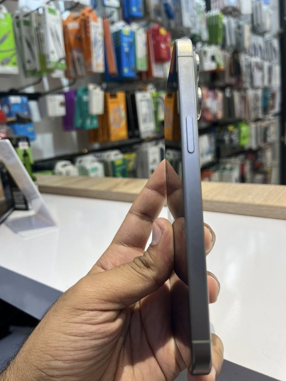 ايفون 15 بروماكس وتر برو ذاكرة 256 بطاريه 83‎%‎ شركة ماستر بدون ملحقات السعر مليون. ***********
