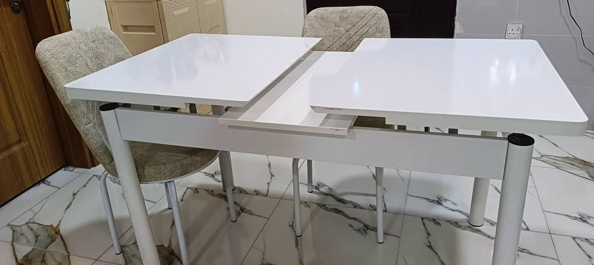 ميز طعام 6نفرات استخدام قليل شبه جديد
للاستفسار ***********
