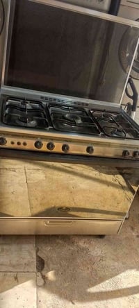 عندي طباخ كريازي مصريه نظيف حيل بشرط للبيع في سوق الحريه مقابل مول ماش...