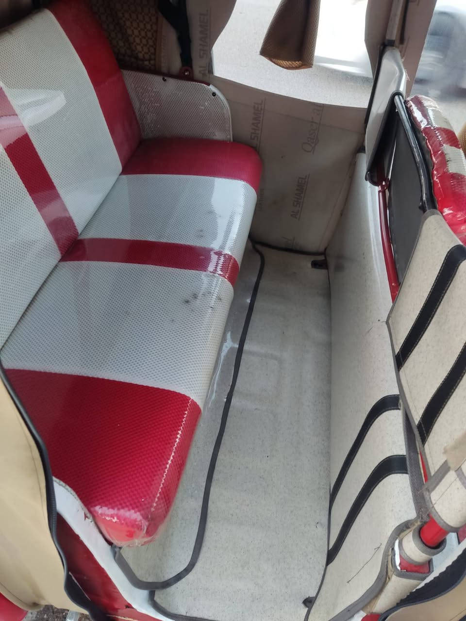 تكتك مديل ١٨ نضيفه جاهزه من كلشي سعر ٣٠٠/٤مكان مدينه الصدر ستفسار ع رقم ***********
