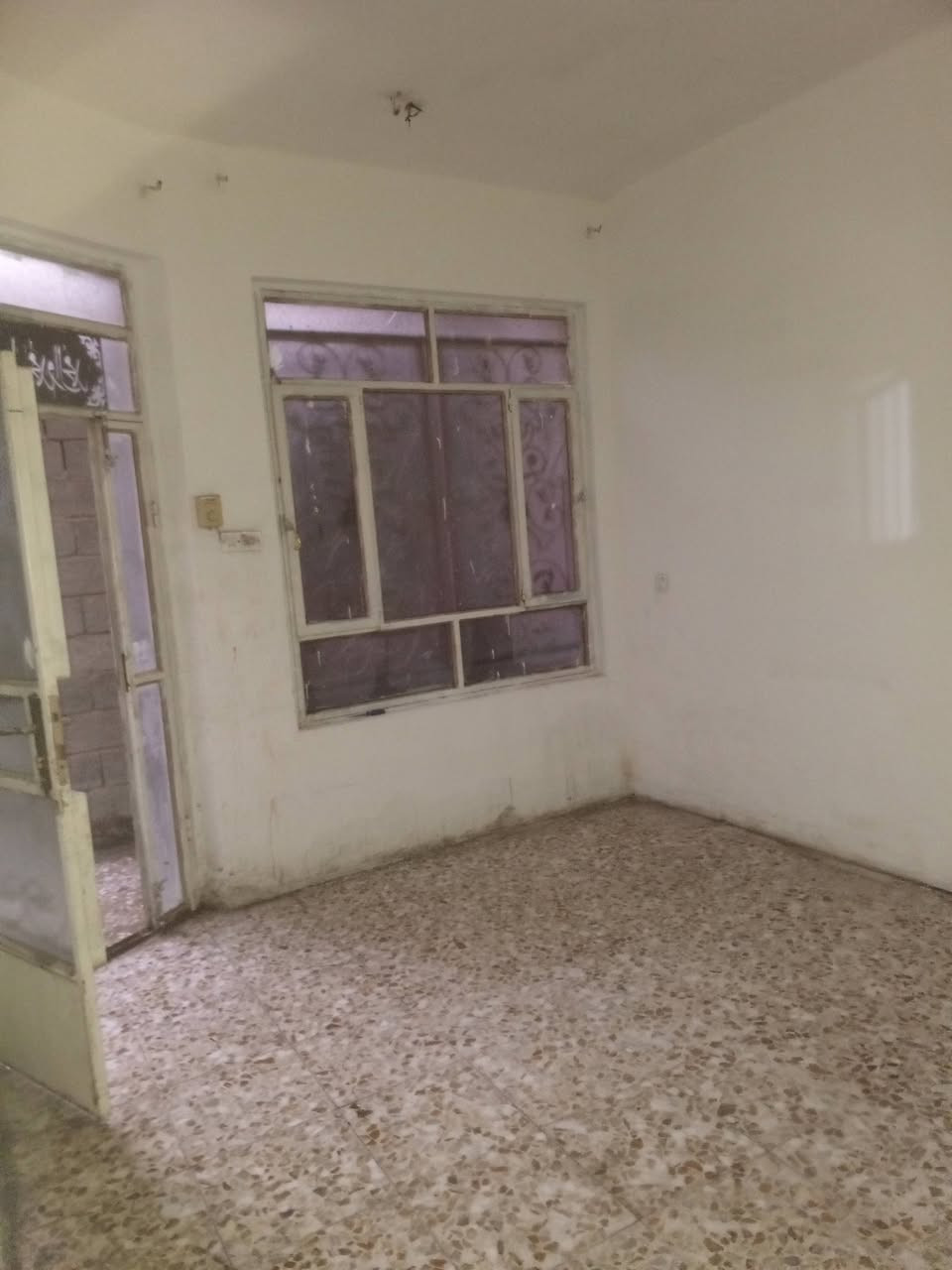 دار لبيع المساحه 100 متر على شارع عام تجاري بي محل الزعفرانيه دور الشرطه قرب حسينه  الامام المهدي ،،لاتصال ،،***********
