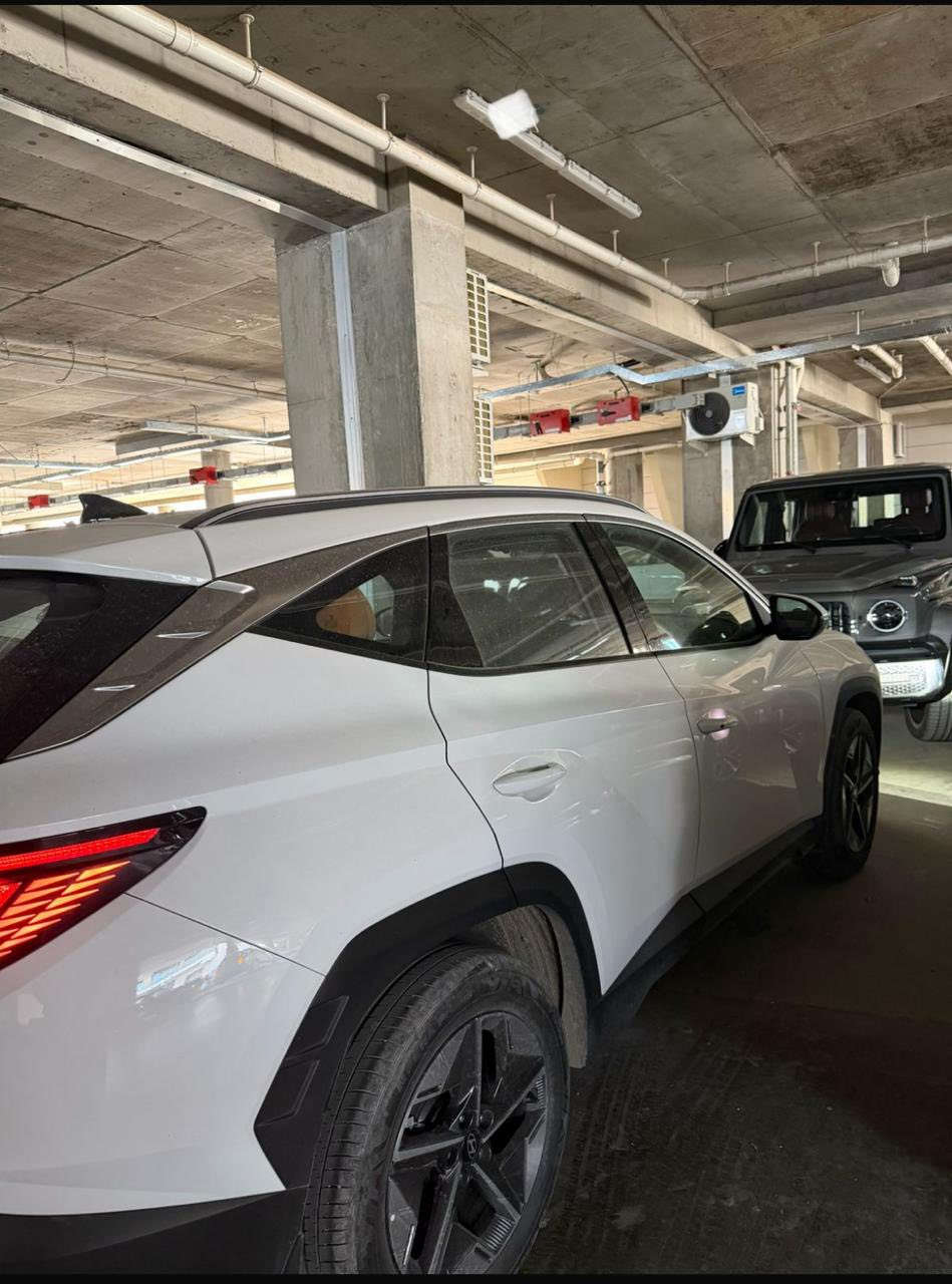 توسان 2025 الشكل الجديد خليجي استلام شركه السياره كفاله عامه كلها بيها شحط بلباب خلفي خفيف  
ورقم بغداد باسمي 
كراسي كهرباء شاشه متصله بردات خلفيه 
سياره كلش جديده ماشيه 20 الف كيلو 
عنوان المنصور سعرها 215 ورقه
***********
