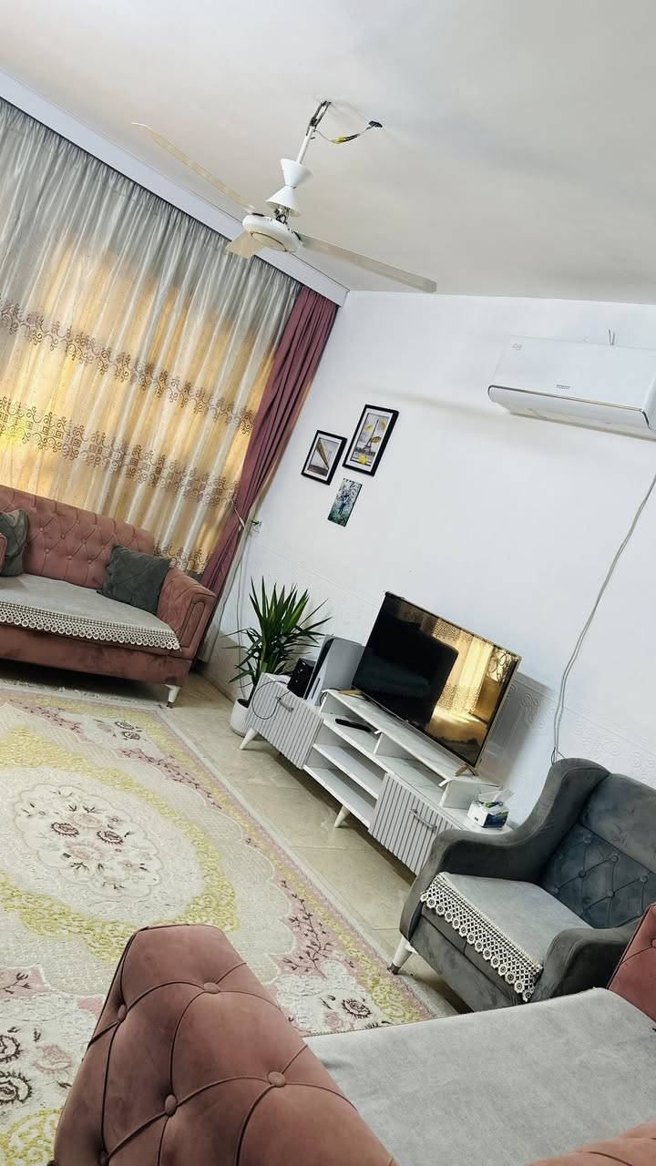 بيت للببع مساحته ١٠٠ متر واجهه ٥ نزال ٢٠ شارع عريض مكانة بغداد الدوره حي اسيا للاستفسار الاتصال على الرقم ***********
