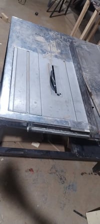 منشار تشريح • ١م٢٠×١م٢٠ • طاوله ٨٠سم