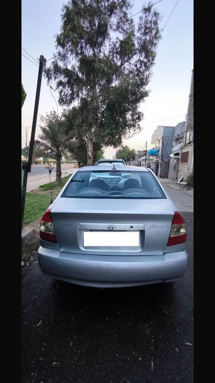 سلام عليكم 
اكسنت موديل 2001 
وارد خليجي رقم بغداد انكليزي 
دواخل جديد تخم تاير جديد انارة ليله 
تبريد ثلج محرك وكير مكفول مكينه نظيفة 
جدا لغود ولا طخه 

نواقص بنيد تعديلات فقط وبعض الاماكن بوليش وترتيبات السعر ٥٥  

***********
