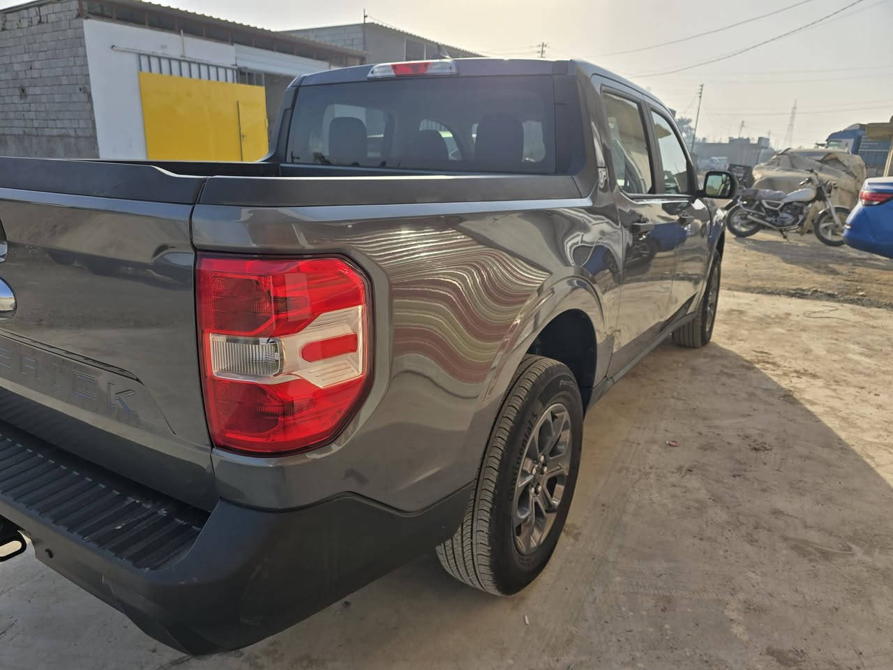 السلام عليكم 
مافريك هايبرد XLT 2042 
ضرر جاملغ أمامي وبنيد
بدون رقم 16.800$
***********
