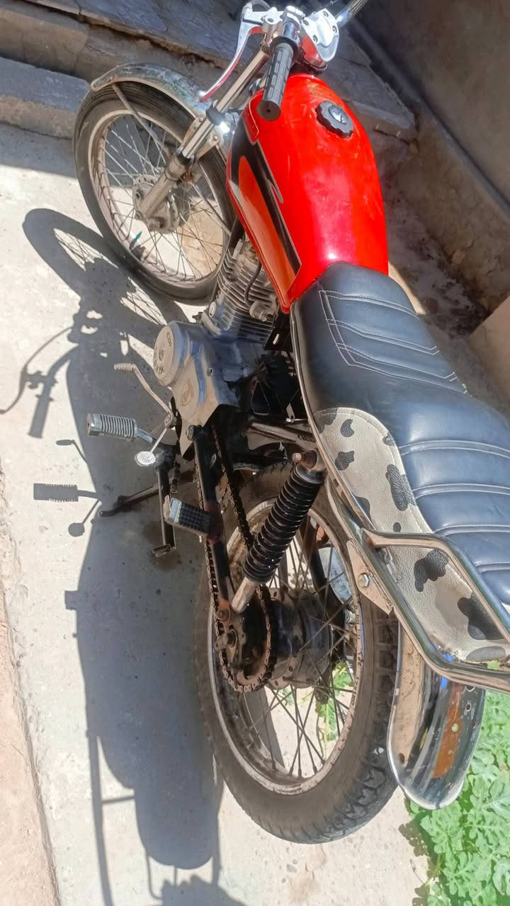 دراجه نامه 4 كير كلك للبيع او مراوس ب دراجه نضيفه الدراجه كامله ماذب عليها ربع.. الدراجه بيها عقل رياضي ابو الطلقات مكينه ارشا امتياز نضيفه كلش ويالة بلاديات دراجه مناقصه شي و احلا من الصور شراي تفصل خاص و تدلل قفلها 225 قفل مكاني نجف... *********** بي واتساب
