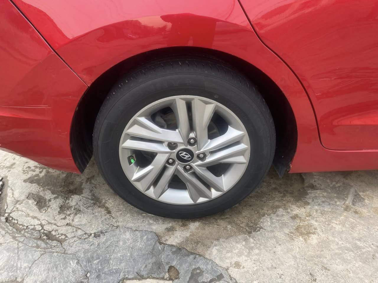 ويل او تاير اصلي جدد كلش تايرات انضاف كلش بدون تصليح بدون عواج  مراوس ويه ويل عادي او تاير حجم ١٥ مكاني يغداد الشعب رقمي *********** معه فرق
