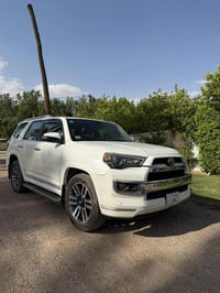 للبيع 4runner وارد امريكي موديل ٢٠١٩ جديدة جدا حادث دعامية وبنيد معروض...