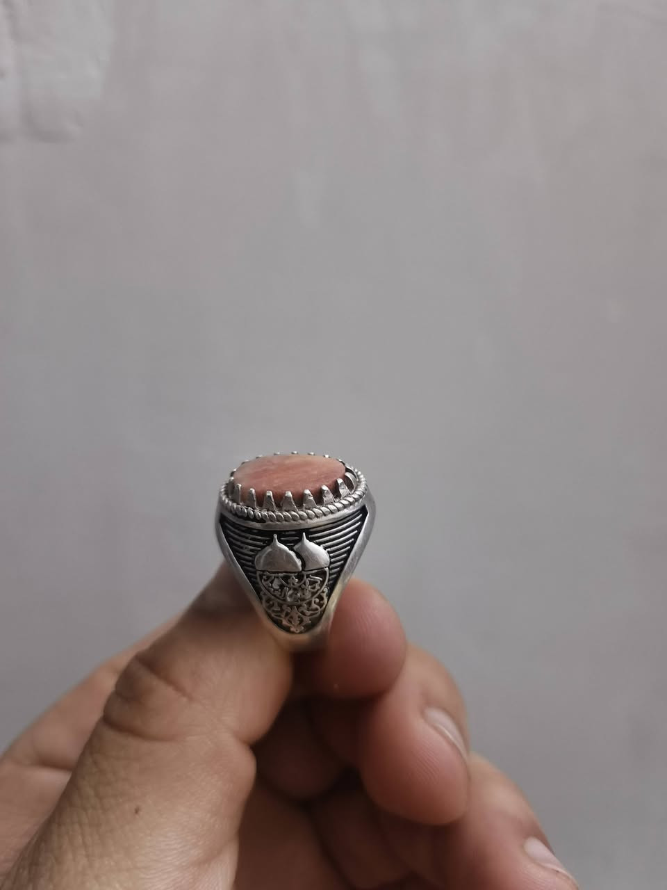 السلام وعليكم شباب عقيق يماني اصلي قيم باليرضي الله وتدلل *********** متواجد واتساب
