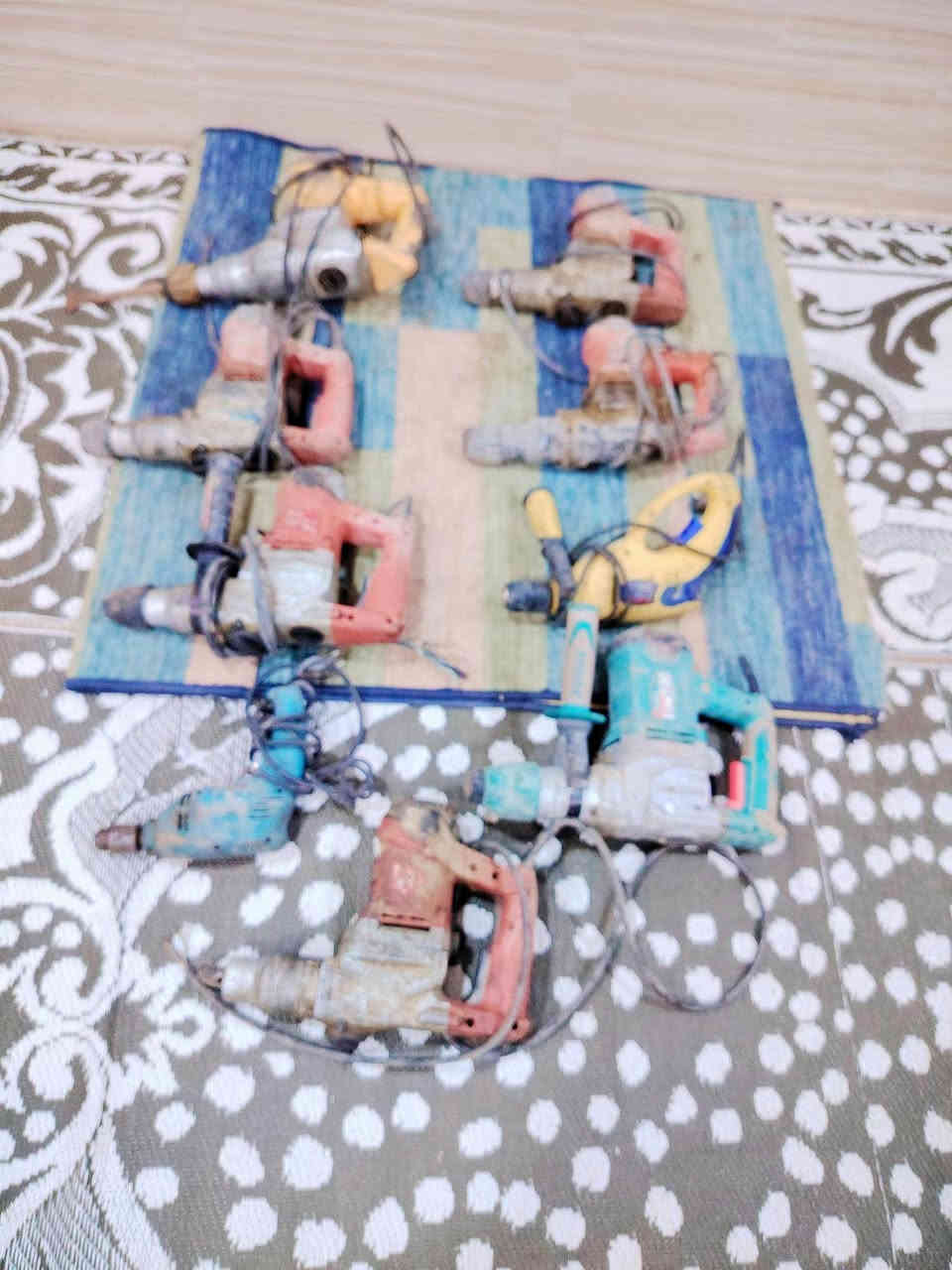 بلااااااااااااااش 
جك همر تفليش مع دريلات المجموعة 9 قطع شغالات نوع TAM وأنواع مختلفة كلهن ب 150 ألف *********** العمارة حي العسكري قرب مدرسة المربد
