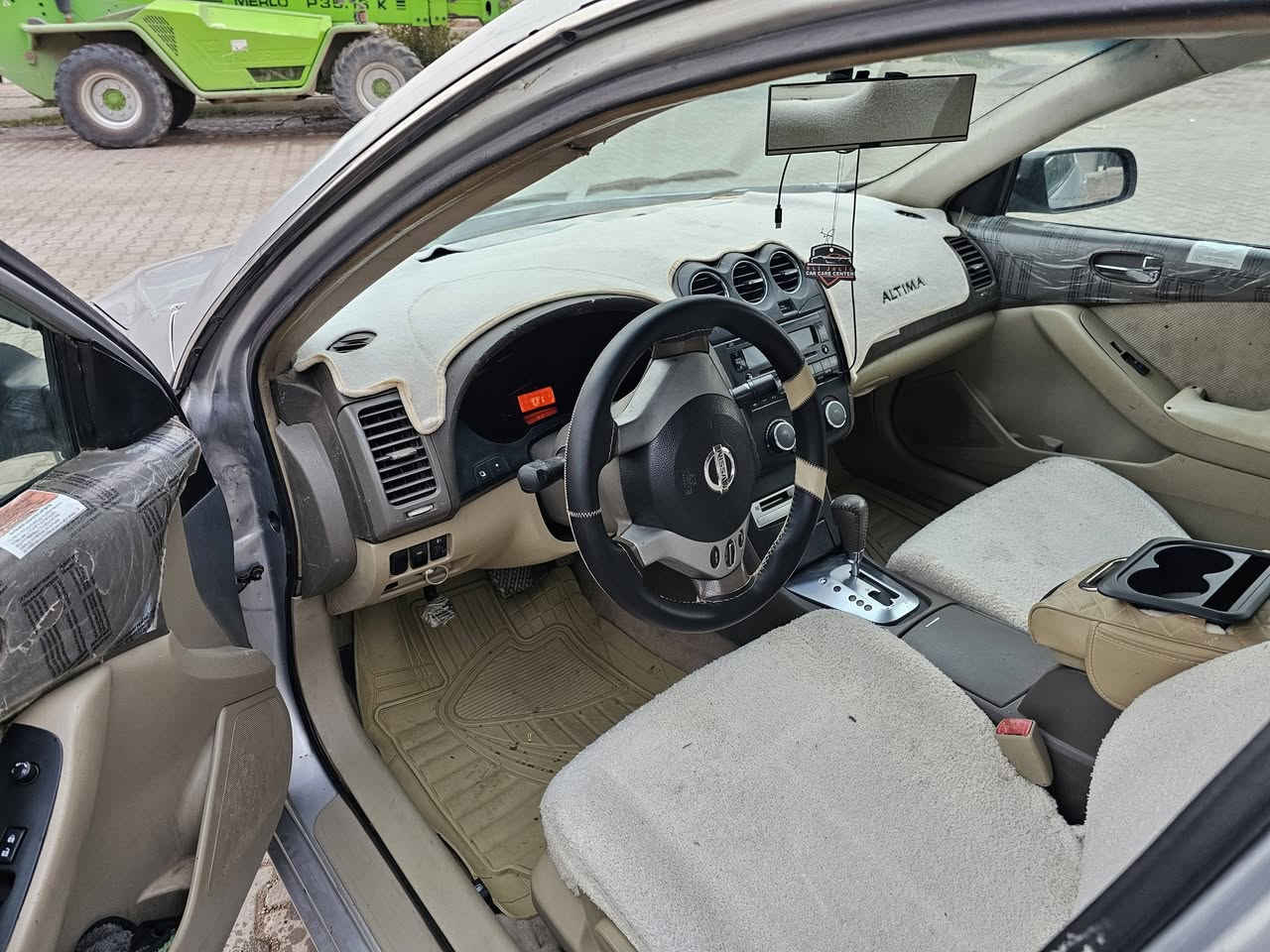 السلام وعليكم لليبع نيسان التيما موديل 2008 خليجي صبغ عام ضرر جامرلغ جهة السكن رقم المثنئ مشروع وطني سنويهل28 شرط التحويل السعر 67 وبيها مجال 
*********** مكان سياره ديالئ خانقين
