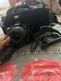 كامره نيكون نضيفه مع غراضها وجنطتها وكيبل نقل صور للتليفون سعر 250 وبي...