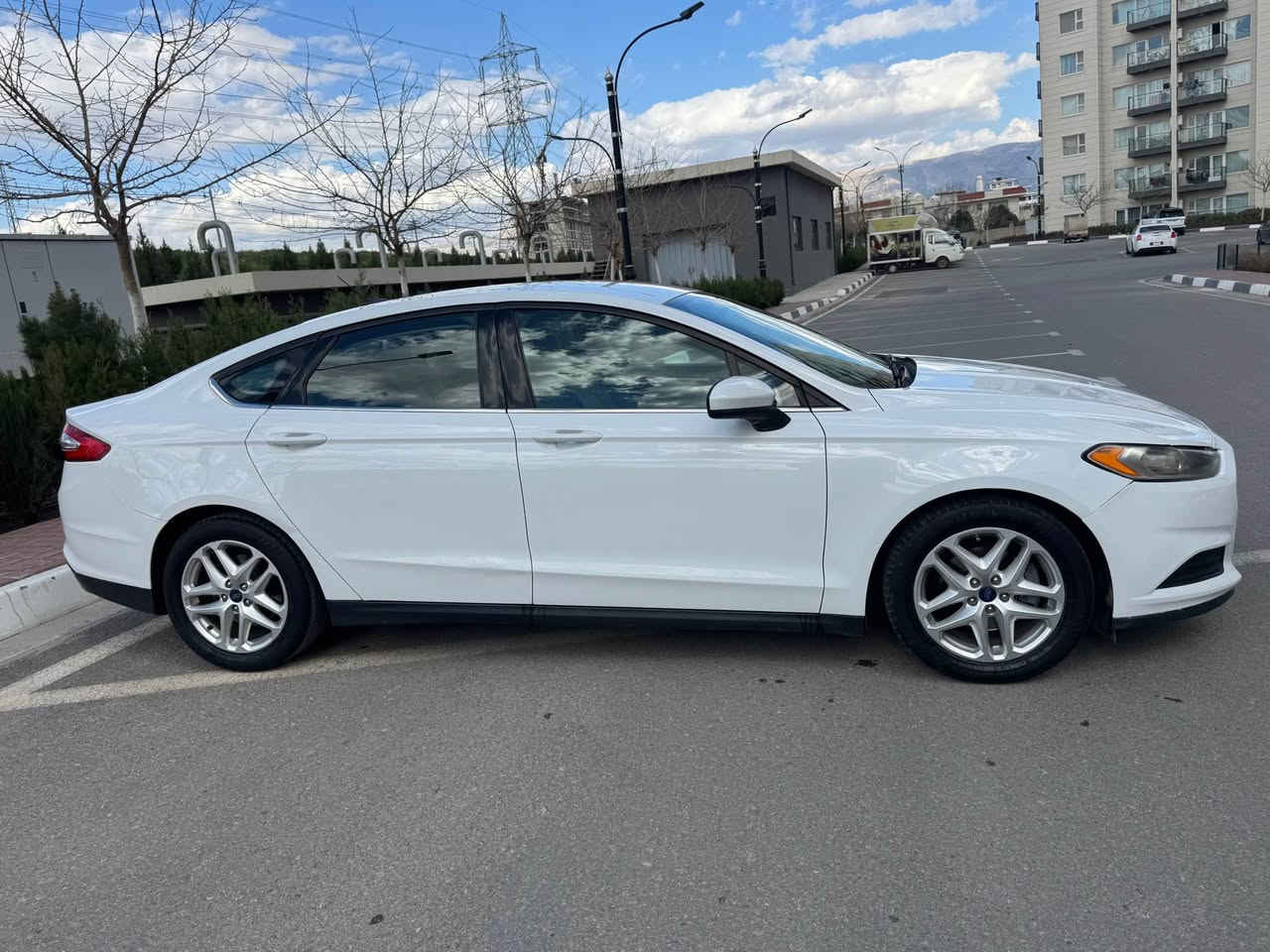 بە ناوی خوای گەورە
فۆرد فیوژن 2014 خلیجی نیڤا
مەکینە 2,5 بێ تۆربۆ مەڕغووب
سێ پارچەی پێشی بۆیاخە بێ ناو گرتن بێ ئێرباگ سارد و قوپاوی و شوختی نییه
ناو سپی گێڕ لە سەر سوکان سوکان ڤۆلیۆم تەحدید سورعە برێک بەسمە 
گێڕ و مەکینە بە شەرت بێ عەیب بێ کرانەوە تەقە و ڕەقەی نییه سەنەوی و تایەی تازەیە 
دینارێ مەسرووفی نییه 
شوێن سلێمانی
*********** السليمانية, العراق
