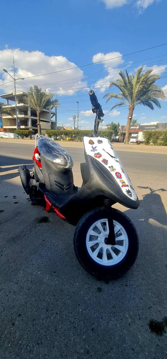 سلام عليكم 
ماكس مال لعب سلف وهندر نكرة مناقصهه شي بلاد بلاد سلف املح مكينه خرسه كلشش خرسه وناعمة شلعه معدل طياره
السعر 350 
مكاني الشعب 
***********
