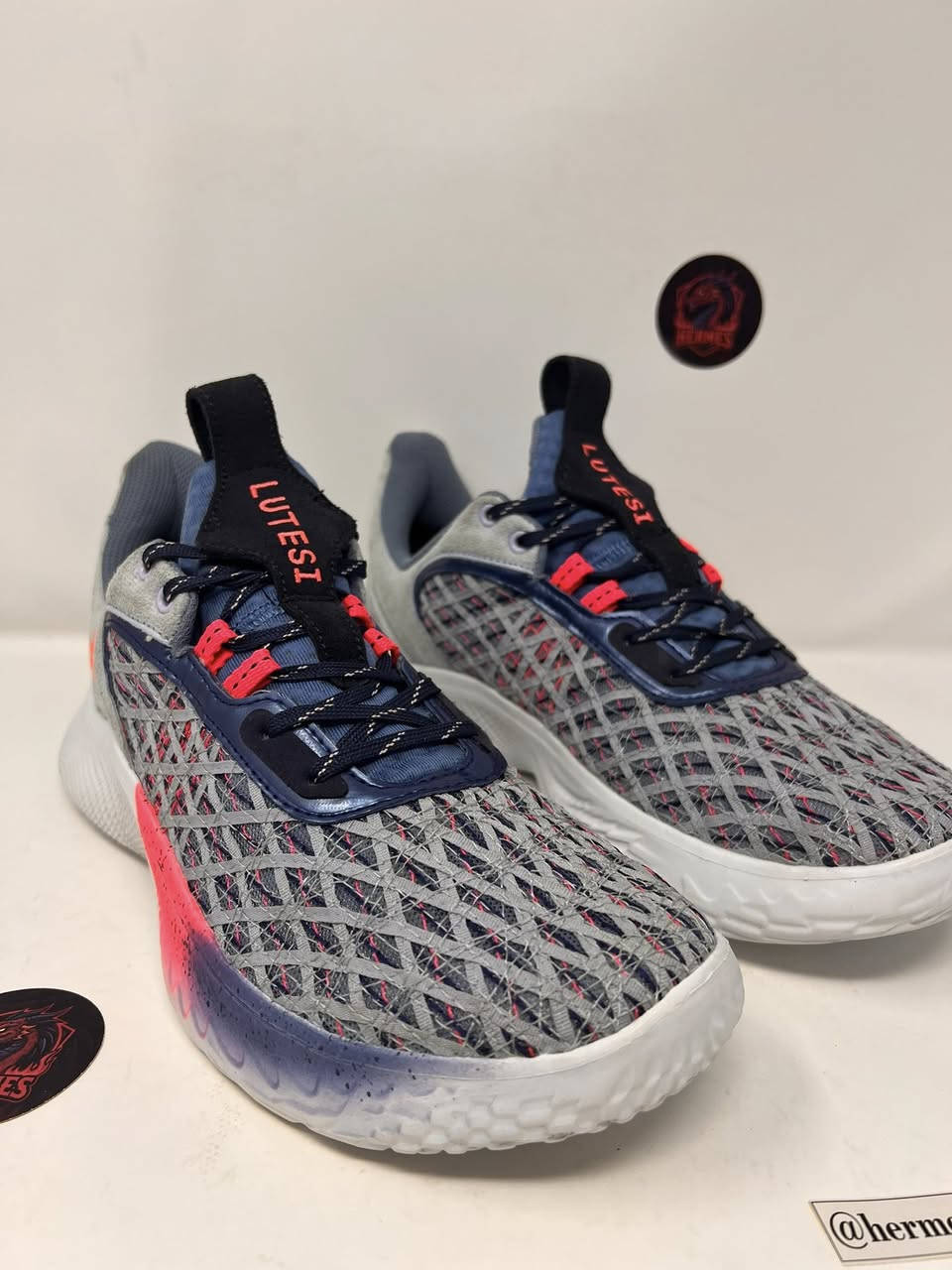 متوفر ✅
Under armor 
الحجم: 42(26.5سم)
الوصف: باله فيتنامي نظافة 💯،

السعر:   35  الف دينار عراقي.

🚚 يوجد توصيل لجميع المحافظات وجميع المناطق في العراق

ادخل انستا شوف القطع القويه المتوفره 
https://www.instagram.com/hermes.storex?igsh=MTQwdWQ4OTZ1YmxoMg%3D%3D&utm_source=qr


**إذا كنت صاحب هذا الإعلان وتريد حذفه لأي سبب، رجاءا أرسل رسالة إلى الدعم الفني**