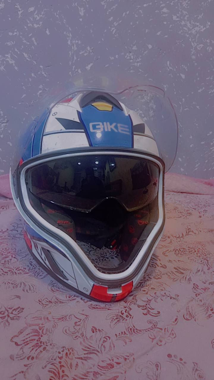 خوذه اصليه مستخدمه 3اشهر بعدها جديده سعرها 60وبيها مجال مكاني بصره النجيبيه قرب جسر خالد
***********
