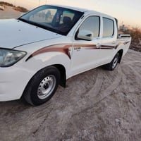 هايلكس ٢٠٠٦ • مرقمه بصره • كفالة سنة