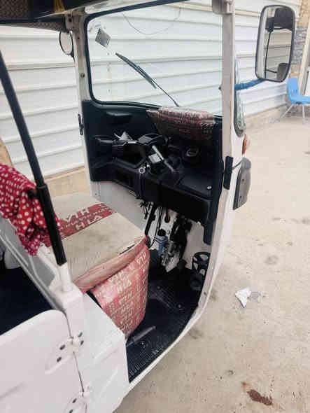 السلام عليكم
تكتك موديل 2022 تقرة بل سنويه 2021 
رقم بغداد إنكليزي بسمي تحويل ثاني يوم 
التكتك خير من الله بيها خياسات ومعمرة وضربه بل جاملغ الخلفي ومعمرة ومرشوشه بس دوسات وجاملغلات مكينه مكفوله ممفتوحه 
(ملاحضه ) التكتك بيها زنجيل وبوشه 35 الف ترجع بلادي 
السعر 8 وربع بيها مجال حك الجيه 
عنواني الطالبيه 
***********
