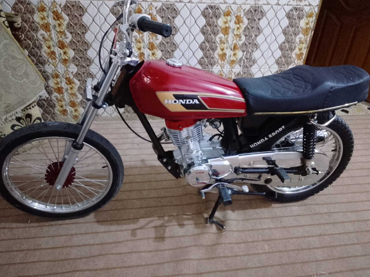 السلام عليكم دراجه للبيع تعمير 26 شاصيها ارشة موديل 2016 دراجه نضيفة برغي مامفتوح بيها والشراي هذا رقمي ***********
