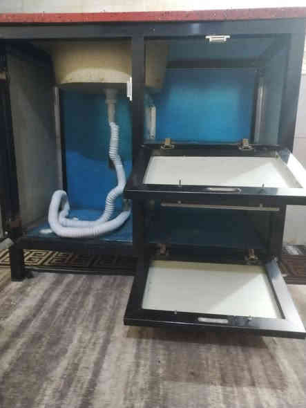 سلام عليكم كاونتر للبيع 3 قطع وسنك مرمر نضافته 90/100 مابي  ضرر ولا نقص مكاني الاعظميه 
الشراي يتصل ***********
