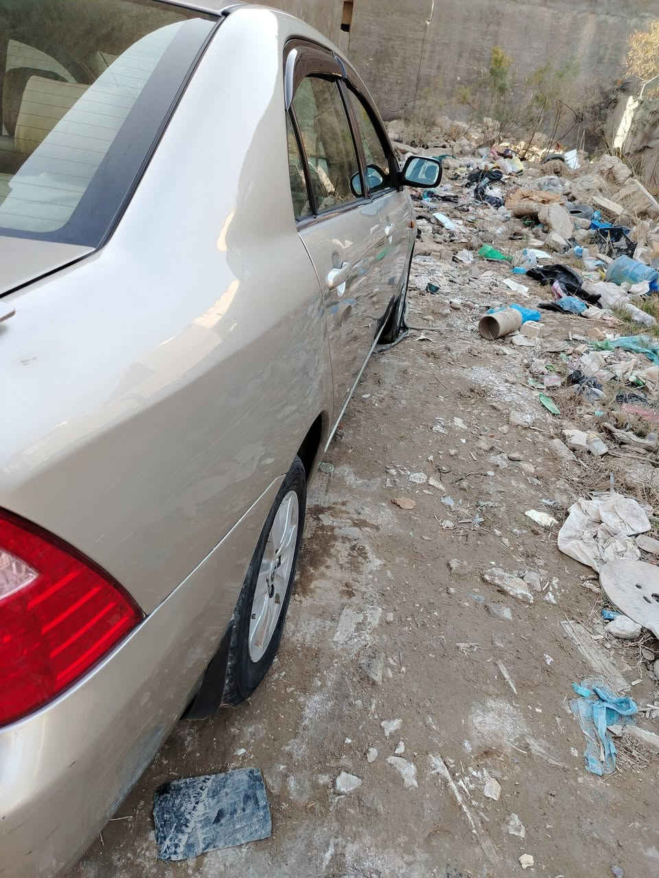 كورلا بيكاتشو ٢٠٠٦ بغداد رقم جديد مكينه ١٨٠٠ بيه طخه جاملغ امامي بدون لغد بدون شاصي مواصلهن شي، ومصبو غه عام اثر جراد، محرك كير تبريد تدفئه حداديه تايرات باتري كهربائيات كله جديد السعر ٧٨ وبيه مجال قليل مكان اسياره بغداد للاستفسار/***********
