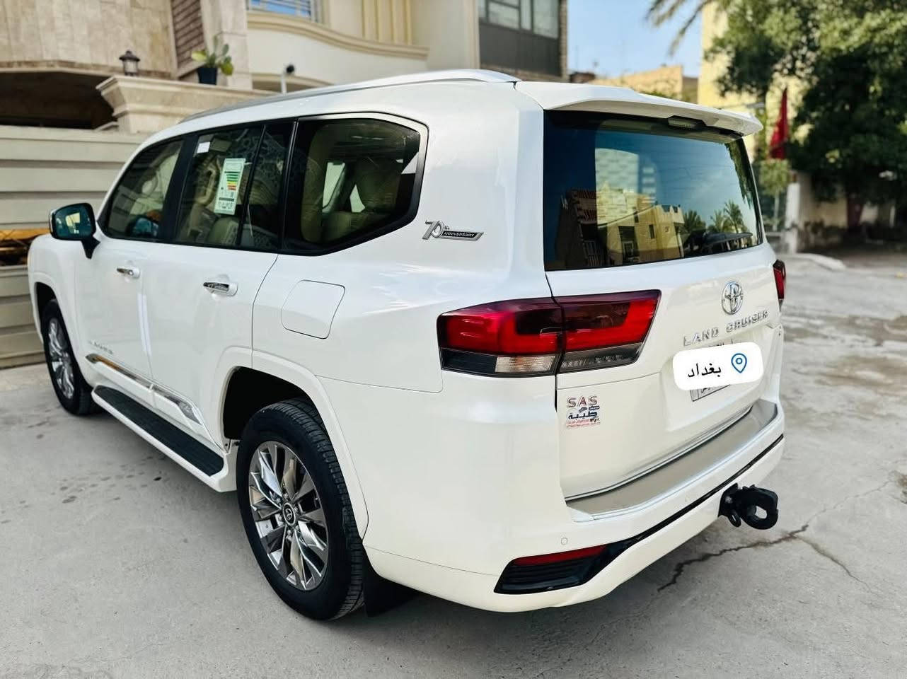 السلام عليكم لاندكروز 2022 GxR  SAS مكفوله من صبغ وتبدل عدا رصعه بسيطه بلباب صدر ماشيه 43 الف سياره جديده معنى كلمه برغي ما مفتوح بصمه فتحه قطعتين تبريد شاشات سايد بيك بصمه  معرفه موصفاته رقم بغداد بأسمي تحويل ثاني يوم سعر 635 بيه مجال رقم *********** مكان سياره بغداد جميله
