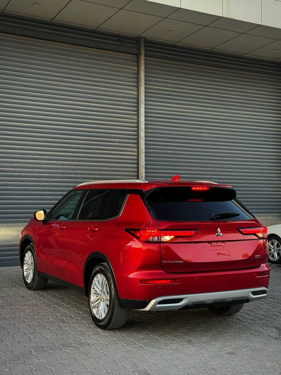 Mitsubishi Outlander 2024 SE
ماشيه 19 الف فقط
حجم محرك 4 سلندر 2.4 
حادث راس بنيد صبغ فقط
بدون دواخل لغد شاصب بشرط
ايرباك استيرن و برده راجع سيستم بيلادي
‎المواصفات SE
‎فول موصفات
‎بصمة تشغيل
‎بصمة ابواب
‎المرايات شفط 
‎سقف بانوراما 
فور ويل 
Super ALL WHEEL CONTROL
‎كاميرات محيطية
سياره 7 راكب 
‎رادار امامي (تحديد مسار)
‎رادار جانبي (نقاط عمياء)
‎رادار خلفي (تحذير من الاصطدام)
‎تبريد قطعتين لمس
‎تحكم وضعيات القيادة...Drive Modes 
صندق جك كهرباء كشنات تدفئة
‎تحكمات استيرن
‎استيرن تدفئة
‎هاند بريك بصمة
‎اوتو هولد Auto Hold
‎مانع انزلاق+ABS
‎شاشة كبيرة لمس
‎حساسات خلفية،
‎منافذ AUX+USB
📍مكان سياره سليماني 
سياره بدون رقم تترقم شمالي فقط اربيل سليماني دهوك
***********📞
