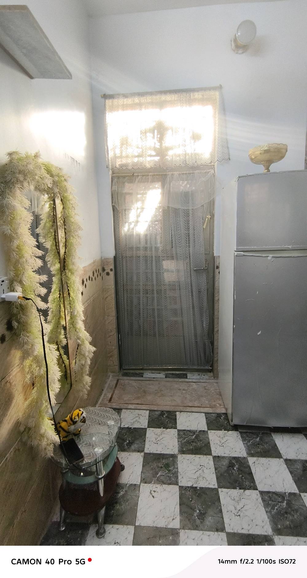 مشتمل مربع ركن طابق واحد منطقه الحسينيه مربع المخابرات قريب جدا من الشارع العام منطقة كامله خدمات مدراس ابتدائيه متوسطة واعدادية ولد وبنات تبليط مي كهرباء مجاري السعر 88 وبي مجال 