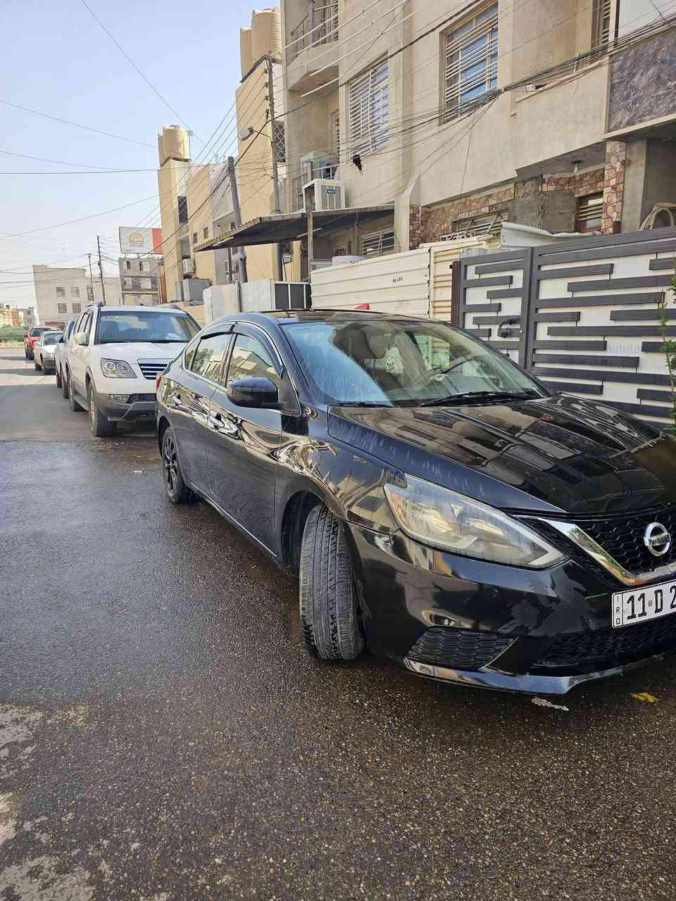 سلام عليكم 
نيسان سنترا موديل 2018
رقمهة حلو ولونهة اسود 
سيارة نظيفة جدا بيهة فقط بنيد ودعامية مبدلة 
مكانهة بغداد 
السعر 100 وبيهة مجال 
***********
