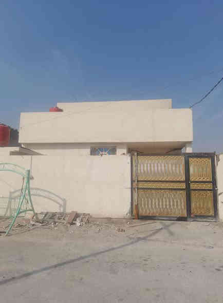 بيت رقم بلدية مقدم معامله تسجيل مساحه 200م طابقين مقابل خدامات حديقه العنوان البصره حي بغداد مقابل شهداء القبله  يتكون البيت من خمس غرف صاله ومطبخ هول وستقبال كلدور كراج وطارمه صحيات داخليه وخارجيه بناء حديث بلوك درجه اولى  السعر 110 موبايل ***********
