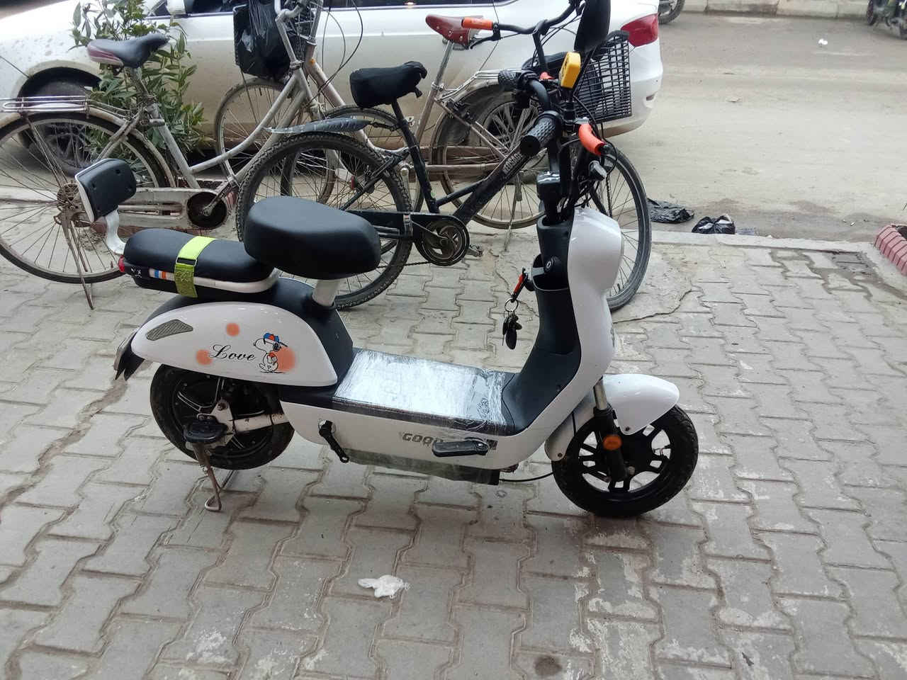 السلام عليكم بايسكل شحن للبيع حجم 14سرعه 60 سعر 275وبي مجال الرقم ***********
