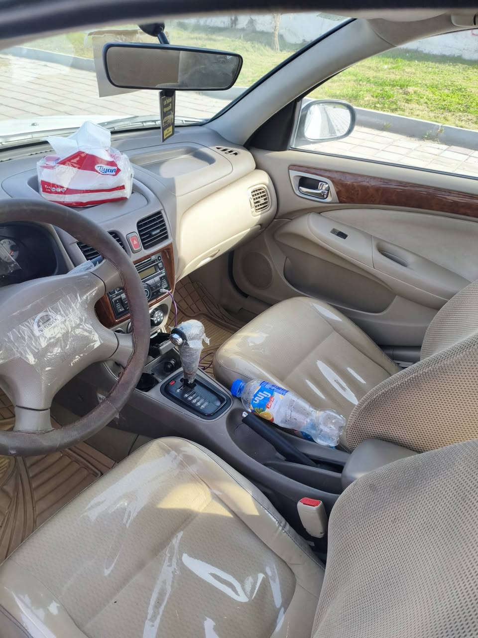 🚗 نيسان سني 2010 ياباني – سعودي 🇯🇵🇸🇦

✨ استعمال شخصي – سيارة نظيفة جداً

✅ ممشى 150 ألف فقط
✅ مكفولة من الصبغ و بيها طخة بالباب الي ورا السايق شبر موضحة بالصور 
✅ محرك أبيض + كير مكفولات
✅ صاج أصلي والكبات أصلية مال الشركة
✅ تبريد ممتاز ❄️
✅ حدادية مرتبة 🔧
✅ تخم تايرات جيد 🛞
✅ داخلية جديدة ونظيفة ✨
✅ حافظة نظارات 👓

📍 بغداد – العامرية
 الشراي يتصل على الرقم 
***********
***********
