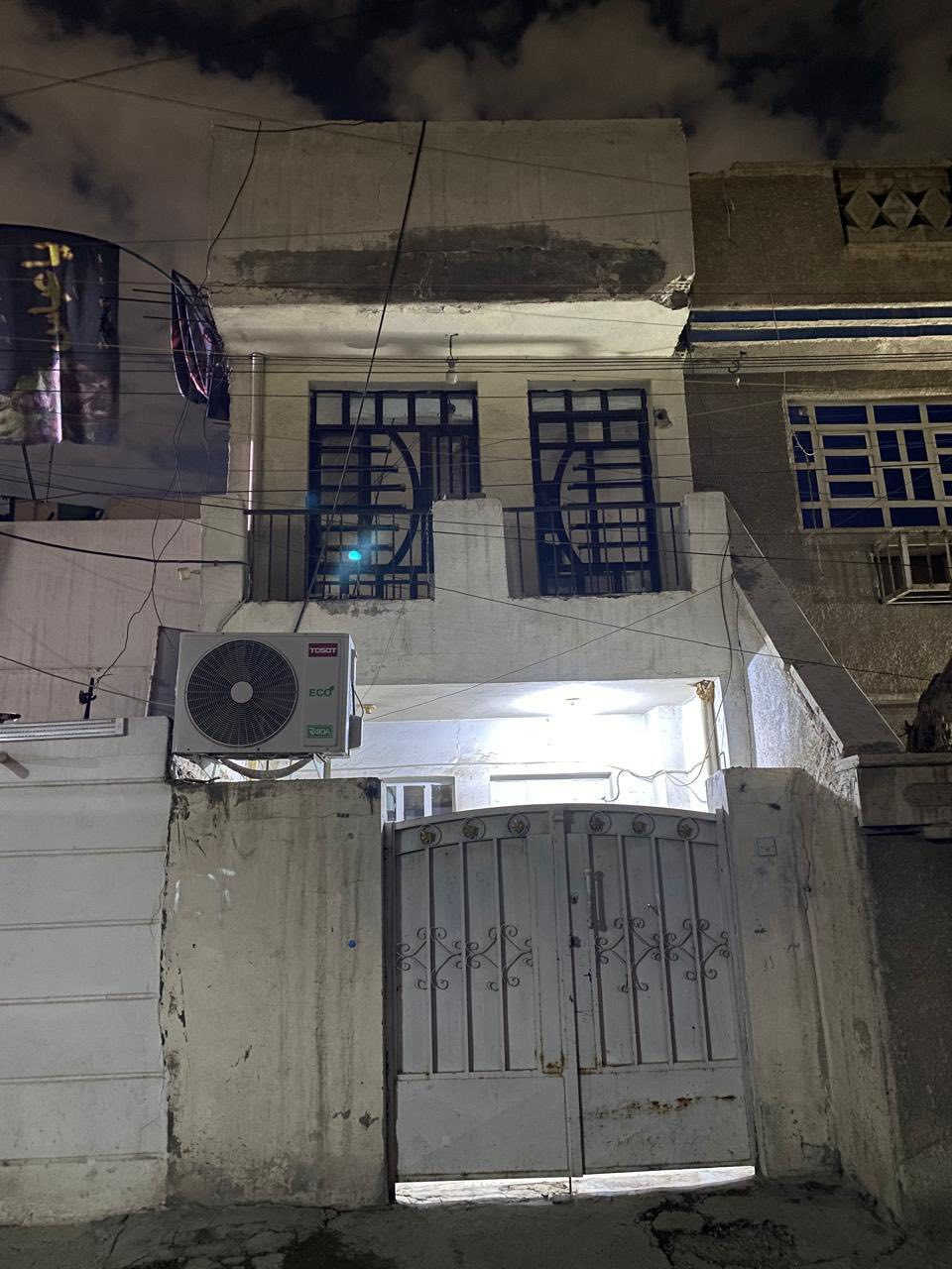 بيت للبيع في بغداد الجديده شارع المسبح المساحه 48الواجهه 3ونص النزال 17 للتواصل ‭0770 365 9545‬
