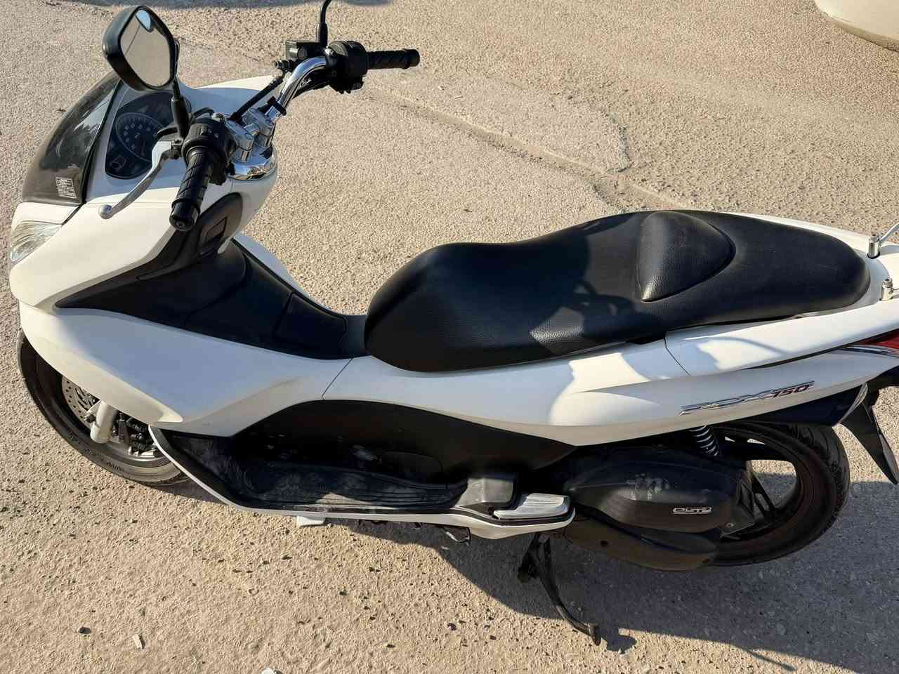 دراجه للبيع الجيل الأول بعدها كسر كارتون ماشيه 3 الف بعدها زيرو 
السعر 17$  ياباني Jk
مكان ديالى 
للاستفسار للاتصال على هذا الرقم ***********
