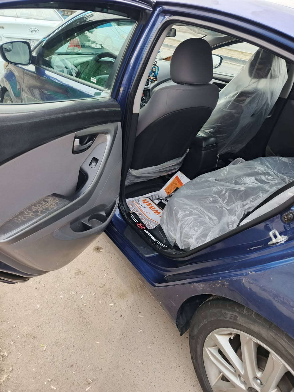 السلام عليكم
النترا موديل 16 امريكي محرك 1800دوش سياره نضيفه تجي وشوف تخم تاير صدر امامي خلفي قبل شهر شاده 
حادث شويه من البريد وجاملغ بمريكه وبلعرلق لباب خلفي وشوي من الجاملغ  لخلفي بدون صبغ على البارد 
السعر 118 وبيها مجال 
رقم***********
