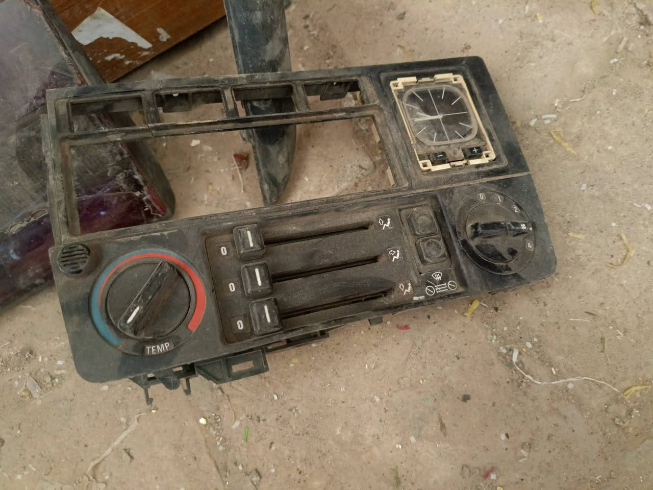 غراض زعره مكان كربلاء 
نوزلات مال 28 اكو واكو مال 8 سلندر الحمر
بك لايت عدد 2 جها صدر
سبايدر البلادي
ايرفلو مال مسكر فانوس 25 بورش 
مال فريز التقسيم والدكم واكو نواعم بعد
رقمي ***********
