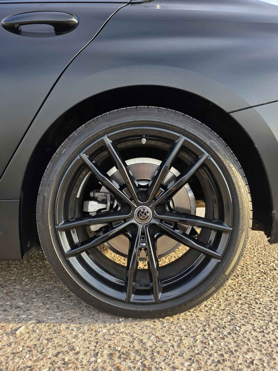 السلام عليكم
رمضان كريم  
BMW 330i Xdrive
4 سلندر B48
ماشية 28 الف كيلو 

السيارة مغلفة ppf ساتن بلاك
لدات امامية مغيره للون الاصفر
عليها داون بايب
وعليها شوته رياضية
السيارة قوية وصوتها كلش حلو
فول مواصفات  
 M package بلادي
داتا شو
harman kardon سماعات
مقاعد الامامية وستيرن تدفئة
كامرات وحساسات 360
قيادة ذاتيه
اوتو بارك + نظام الرجوع الاوتو 40 متر
 نظام النقطة العمياء
صندوق كهرباء + الفتح بالرجل 
وباقي مواصفات الbmw المعروفة
السيارة حادثها سطحي بدون لغد او شاصي 
 جديدة بكل معنى الكلمة بدون اي نقص او مسج

السيارة باسمي 
مكان السيارة بصرة
السعر 36000$ 
***********
