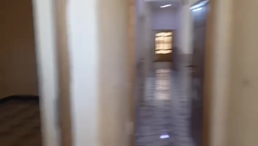 سلام عليكم 
مشتمل طابق ثاني للايجار في حي نزال قرب جامع حمود المحمود غرفة وحدة وصاله ومطبخ واستقبال كما موضح في الفديو بدل الايجار 300 قفل 
***********+واتس اب
