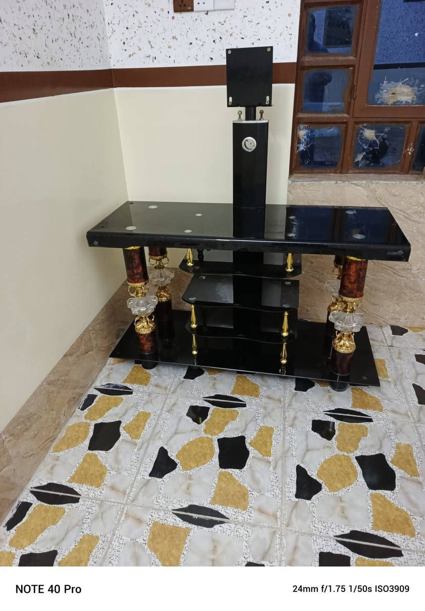 للبيع تخم قنافه مع ميز بلازمه و مقفس 
***********
