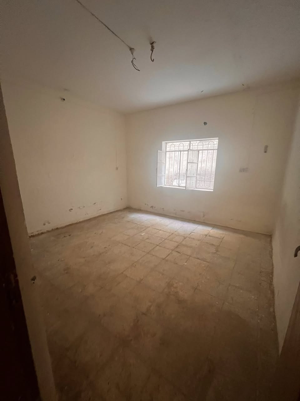 للايجار بيت في ام الخيل 3
السعر ٣٠٠ بدون اجور الماء والكهرباء 

غرفتين وصاله ومطبخ واستقبال وصحيات وطارمه

جاهز للسكن يحتوي على ( كيزر + ماطور+ تانكي)

🌹الايجار للعوائل فقط 🌹

للاستفسار 

***********
