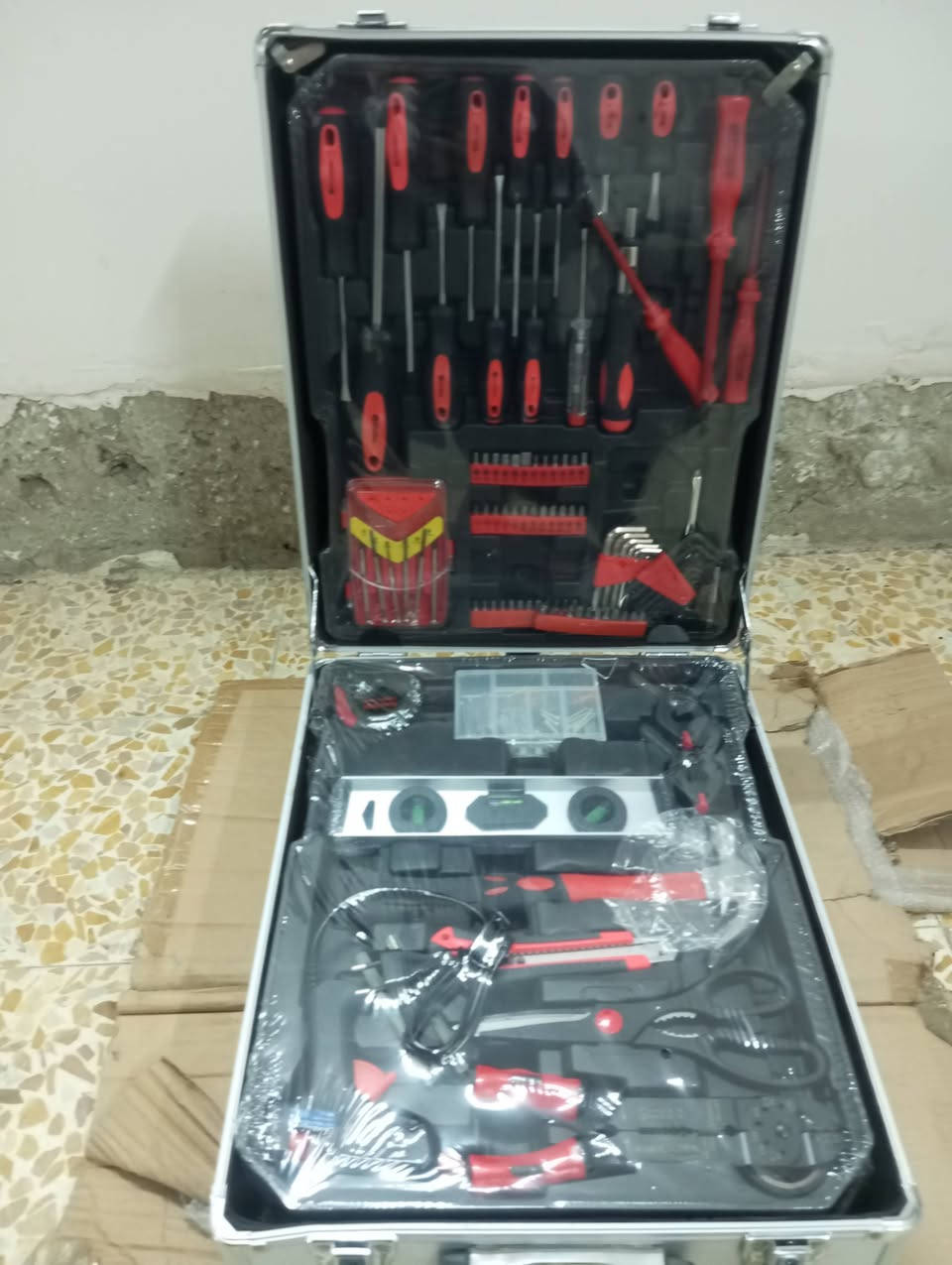 عدة بل جنطة مامستعملة 75 الف ***********
