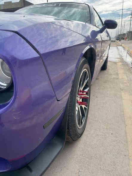 السلام عليكم
بيع سريع ومستعجل 
جالنجر موديل ٢٠١٣ بيها تغير لون اصل اس ار تي وحاليا بيها مكينه ٥٧٠٠ هيمي فول الفول محدث امامي وخلفي رقم بغداد انكليزي صور الحادث بالمنشور
السعر 95 قفل
استفسار اتصال ع رقم او واتساب
***********
