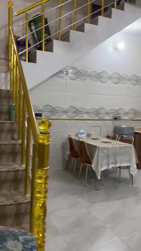 بيت 100 متر طابقين البناء طابوق جمهوري درجة اولئ جديد في گنطرة السلام گاع رباط ويتكون من طرمة وصحيات 3 و3 غرف نوم واستقبال وصالتين وسطح السعر 160 مع المجال القليل للاستفسار الاتصال او واتساب *********** ابو علي المسعودي
