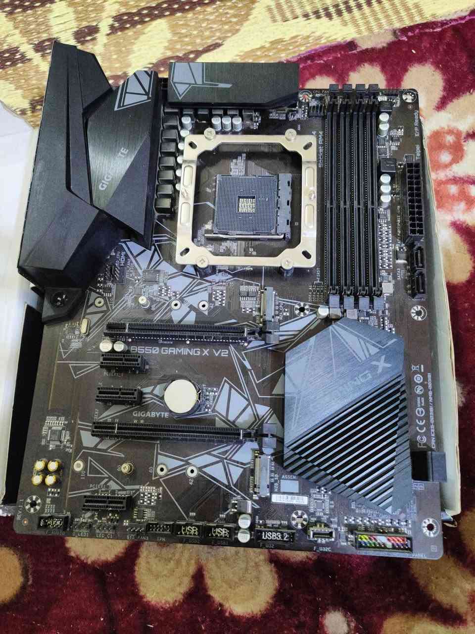 السلام عليكم شباب motherboard gigabyte b550 gaming x v2 ATX  طبعاً مابيها ستوك الي يتركب عليي المبرد مال المعالج ف اني سويتله ستوك وشديته  بس شباب البورده حجمها چبير يعني تأكد من الكيس إذا ردت تشتريها  وراح انطيك وياها مبرد هوائي بدال الستوكه اذا معالجك من 5600x او اقل كافي عليي هذا المبرد عندك 3 حلول من ناحية التبريد مثل ما كتلك يا اما تبقى على المبرد الي راح ادزه وياها يصير وشغال وكلشي مابي يا إما تشتري مبرد أفضل واتأكد انو يجي بي ستوك او الحل الثالث وخاصة إذا چنت ببغداد راح تكدر تحصل الستوك مالتها وهي بدون كارتونه سعرها 110 بيها مجال بسيط 
شكراً ادمن


**إذا كنت صاحب هذا الإعلان وتريد حذفه لأي سبب، رجاءا أرسل رسالة إلى الدعم الفني**