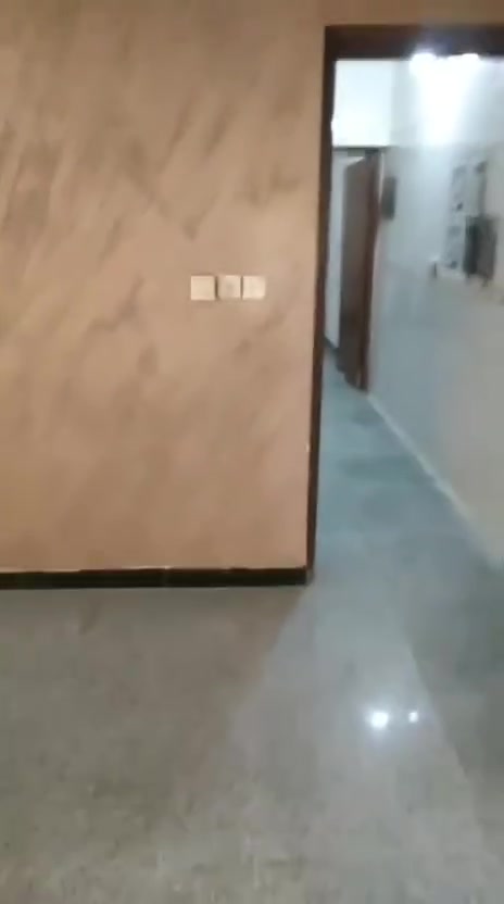 🏡بيت للبيع 📍في ضباط القاهرة في المنطقة المقابلة لمول القاهرة موقع جداً مميز وقريب ع الشارع العام مساحته ١٣٢ م  واجهة ٦ ونزال ٢٢ 

📌البيت يتكون من طابقين 
الطابق الثاني عبارة عن شقة معزولة بناء حديث تتكون من (صالة ومطبخ وغرفة وصحيات مع درج وباب معزول )
والطابق الارضي يتكون من (ثلاث غرف ومطبخ وصاله وهول 
وصحيات )

الاستفسار ع هذا الرقم

***********
