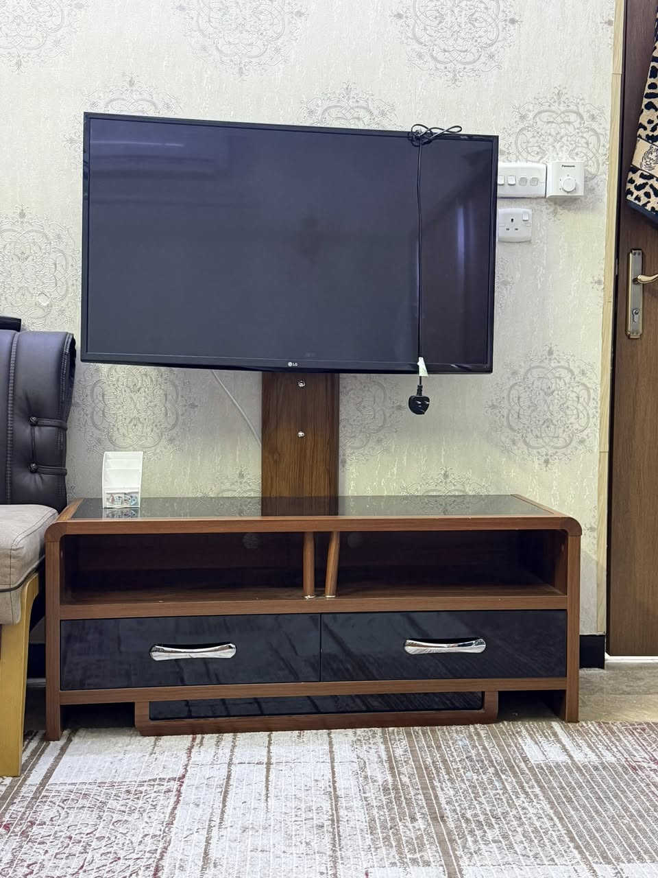 للبيع أثاث غرفة بحالة شبه جديد (خشب تركي)
 • ميز تلفزيون
 • ميز تواليت
 • مراية عامودية
 • كنتور
 • جرابي عدد 2

✅ النوع: خشب تركي HDF
✅ الحالة: شبه جديد (نظيف جداً، استخدام خفيف)
📍 الموقع: بغداد
💰 السعر: خاص عل الماسنجر


**إذا كنت صاحب هذا الإعلان وتريد حذفه لأي سبب، رجاءا أرسل رسالة إلى الدعم الفني**