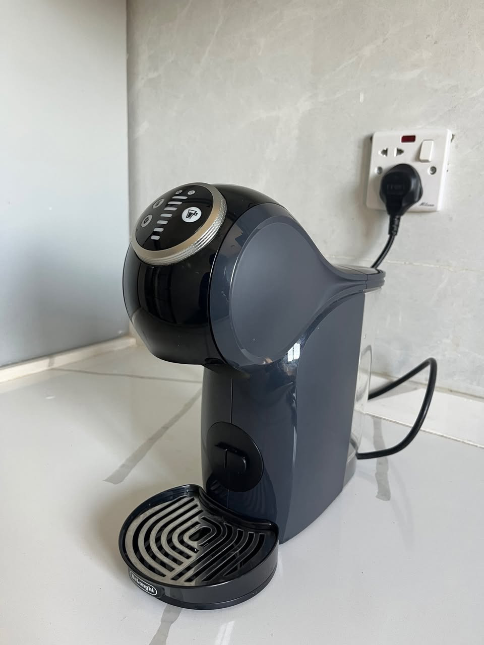 مكينة كبسولات للبيع 
 ديلونكي Genio S Plus 
نظافة 95‎%‎ استخدام قليل جداً
بيها خاصية تعزيز نكهة القهوة حتى تنطيك اسبريسو بنكهة قوية وكريمية

تحكم بدرجة الحرارة من مستويات بارد جداً إلى الحار جداً

خاصة XL تخليك تحضر كوب قهوة بحجم 300 مل من ضغطة وحده 

رنك للتحكم بكمية المياه

السعر 100 الف والتوصيل مجاني


**إذا كنت صاحب هذا الإعلان وتريد حذفه لأي سبب، رجاءا أرسل رسالة إلى الدعم الفني**